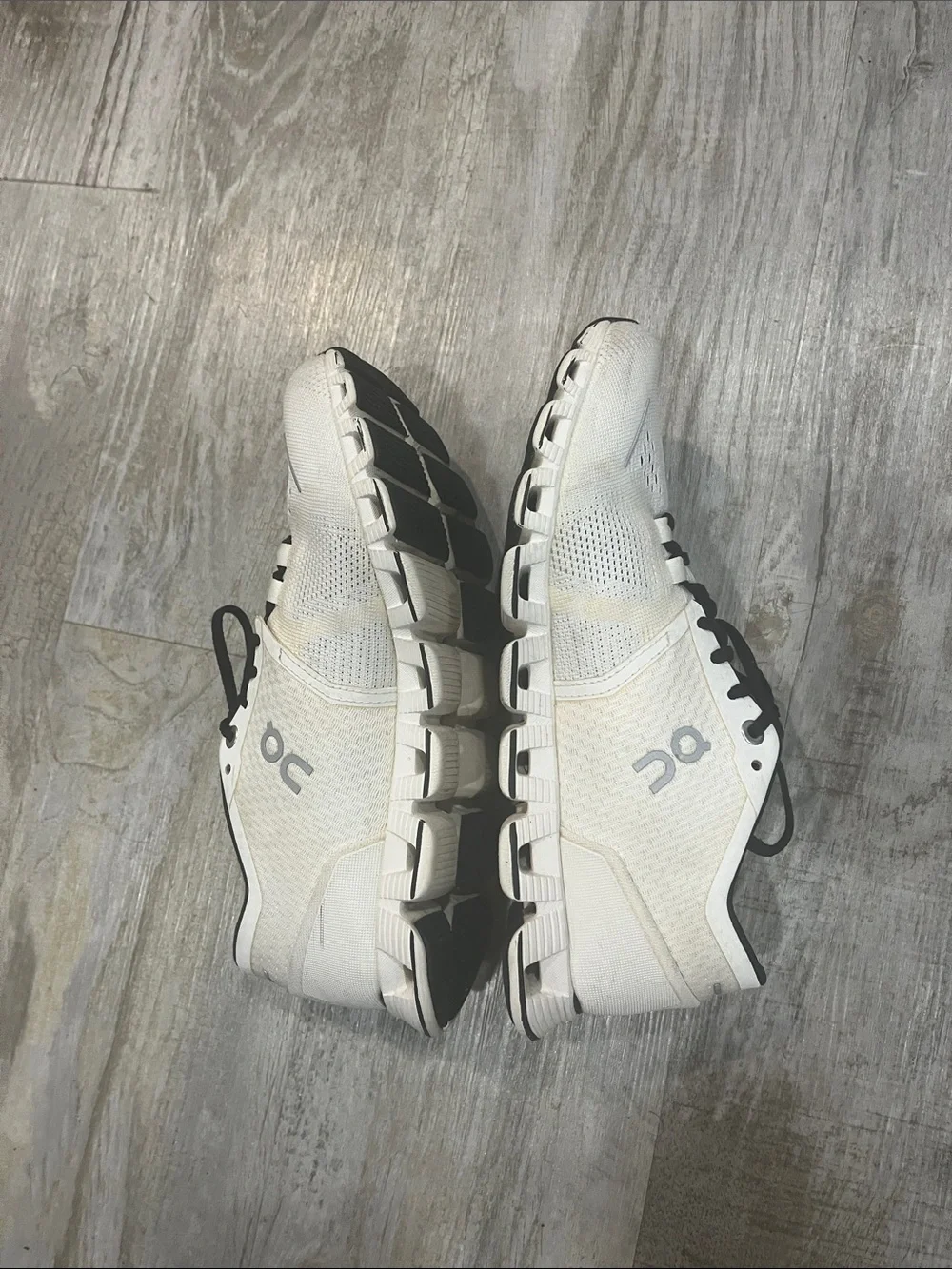 On Running shoes running 6.5 Women’s White and Black Cloud-Style Athletic Shoes